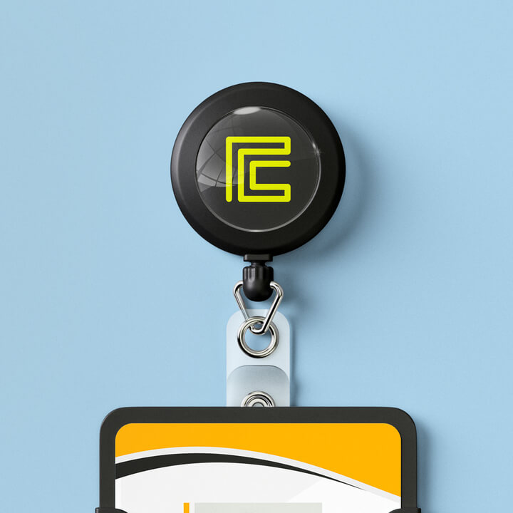 Elite black retractable holder